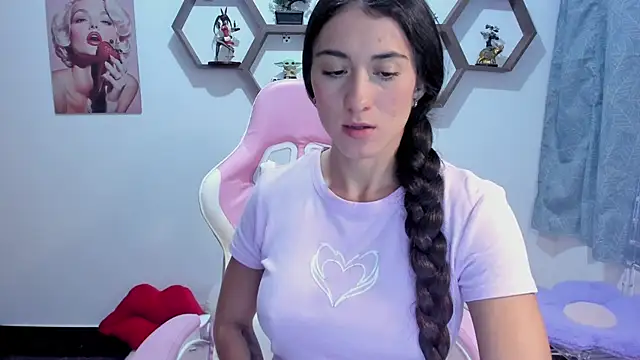 Snapshot of SharonSander chatting on 02-04-26, 11:53 SharonSander online show from 02-04-26, 11:53