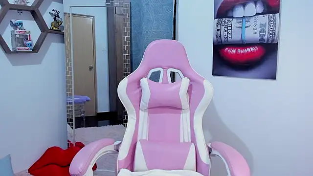 Snapshot of SharonSander chatting on 02-11-26, 01:10 SharonSander online show from 02-11-26, 01:10