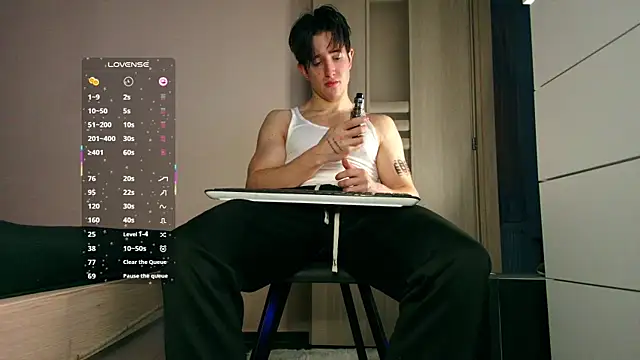 ChristianLevine  online show from 01-11-26, 05:01