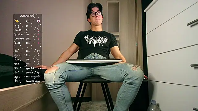 ChristianLevine  online show from 04-08-26, 05:13