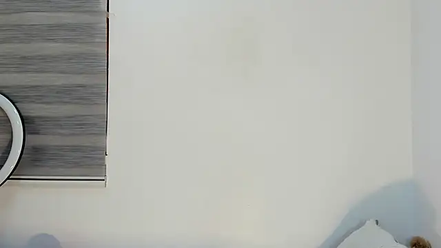 bella hadid1  online show from 12-21-25, 04:47