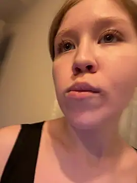 Snapshot of Eva_Weyne chatting on 06-17-26, 07:37 Eva Weyne online show from 06-17-26, 07:37