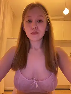 Snapshot of Eva_Weyne chatting on 06-18-26, 08:46 Eva Weyne online show from 06-18-26, 08:46