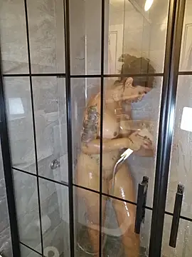 Snapshot of Esmertarcinim chatting on 12-15-25, 04:33 Esmertarcinim online show from 12-15-25, 04:33