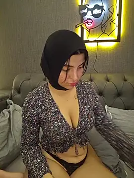 Snapshot of Esmertarcinim chatting on 12-19-25, 02:13 Esmertarcinim online show from 12-19-25, 02:13