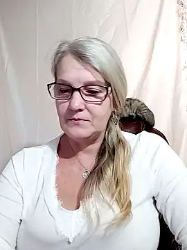 Snapshot of irinamaux chatting on 01-27-25, 04:43 irinamaux online show from 01-27-25, 04:43