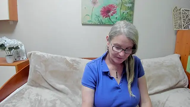 Snapshot of irinamaux chatting on 02-15-25, 09:16 irinamaux online show from 02-15-25, 09:16