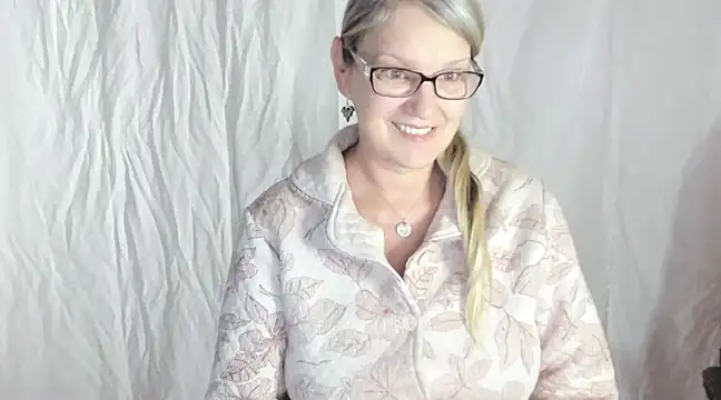 Snapshot of irinamaux chatting on 02-22-25, 08:40 irinamaux online show from 02-22-25, 08:40