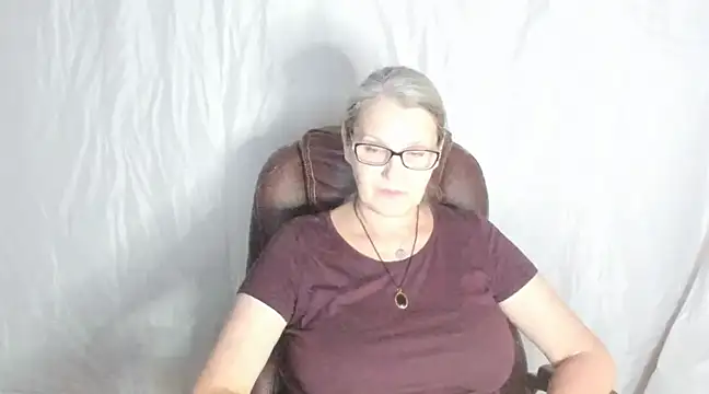 Snapshot of irinamaux chatting on 02-23-25, 08:22 irinamaux online show from 02-23-25, 08:22