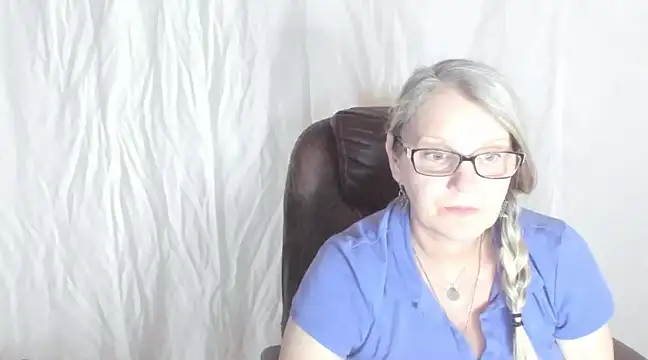 Snapshot of irinamaux chatting on 02-26-25, 12:03 irinamaux online show from 02-26-25, 12:03
