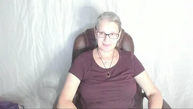 Snapshot of irinamaux chatting on 02-28-25, 03:26 irinamaux online show from 02-28-25, 03:26
