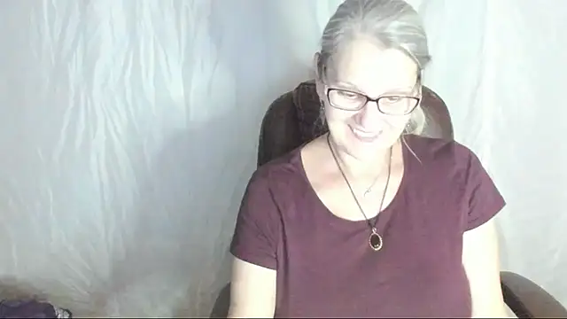 Snapshot of irinamaux chatting on 02-28-25, 06:31 irinamaux online show from 02-28-25, 06:31