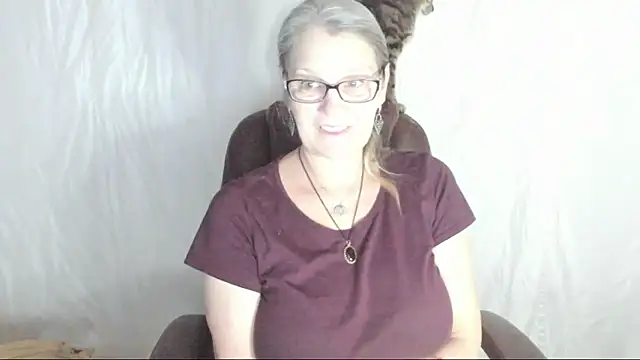 Snapshot of irinamaux chatting on 03-02-25, 03:27 irinamaux online show from 03-02-25, 03:27