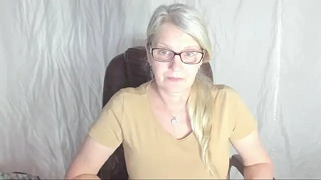 Snapshot of irinamaux chatting on 03-05-25, 09:16 irinamaux online show from 03-05-25, 09:16