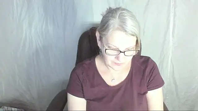 Snapshot of irinamaux chatting on 03-06-25, 04:41 irinamaux online show from 03-06-25, 04:41