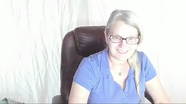 Snapshot of irinamaux chatting on 03-08-25, 01:57 irinamaux online show from 03-08-25, 01:57