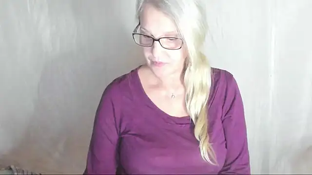Snapshot of irinamaux chatting on 03-09-25, 05:28 irinamaux online show from 03-09-25, 05:28