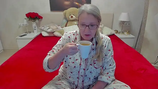 Snapshot of irinamaux chatting on 03-14-25, 04:21 irinamaux online show from 03-14-25, 04:21