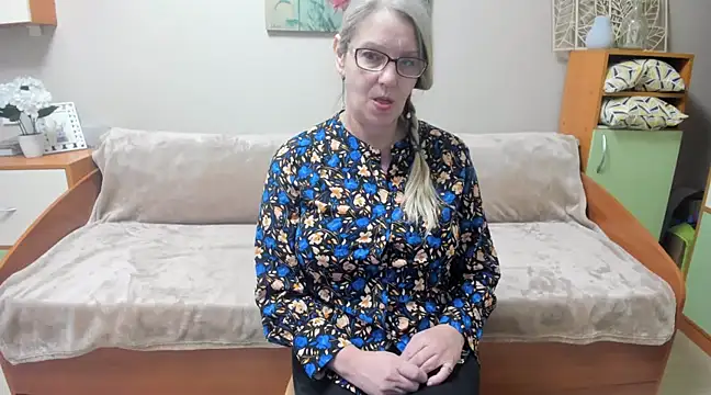 Snapshot of irinamaux chatting on 03-16-25, 09:05 irinamaux online show from 03-16-25, 09:05