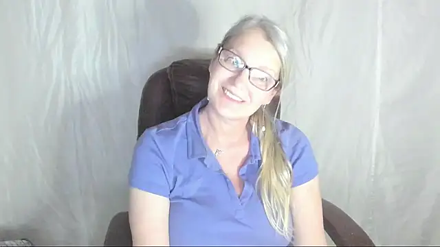 Snapshot of irinamaux chatting on 03-20-25, 04:09 irinamaux online show from 03-20-25, 04:09