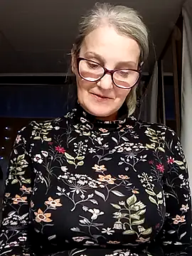 Snapshot of irinamaux chatting on 09-27-25, 04:56 irinamaux online show from 09-27-25, 04:56