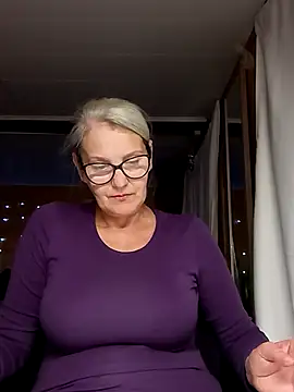 Snapshot of irinamaux chatting on 09-30-25, 05:07 irinamaux online show from 09-30-25, 05:07