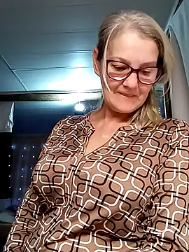 Snapshot of irinamaux chatting on 10-09-25, 04:10 irinamaux online show from 10-09-25, 04:10