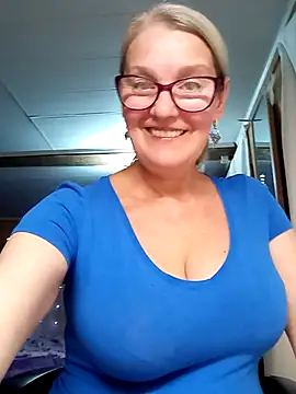 Snapshot of irinamaux chatting on 10-09-25, 04:16 irinamaux online show from 10-09-25, 04:16
