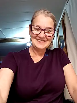 Snapshot of irinamaux chatting on 10-11-25, 05:17 irinamaux online show from 10-11-25, 05:17