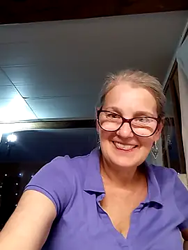 Snapshot of irinamaux chatting on 10-11-25, 05:22 irinamaux online show from 10-11-25, 05:22