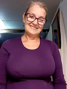 Snapshot of irinamaux chatting on 10-12-25, 05:28 irinamaux online show from 10-12-25, 05:28