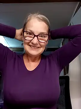Snapshot of irinamaux chatting on 10-13-25, 05:18 irinamaux online show from 10-13-25, 05:18