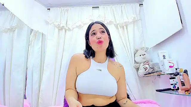 Snapshot of emily_madrid chatting on 01-14-25, 04:57 emily madrid online show from 01-14-25, 04:57