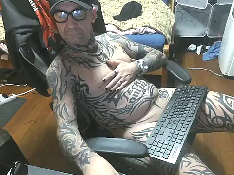 Snapshot of Tomi18cmm2 chatting on 11-04-25, 06:40 Tomi18cmm2 online show from 11-04-25, 06:40