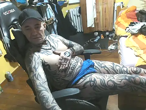 Snapshot of Tomi18cmm2 chatting on 02-18-26, 05:31 Tomi18cmm2 online show from 02-18-26, 05:31