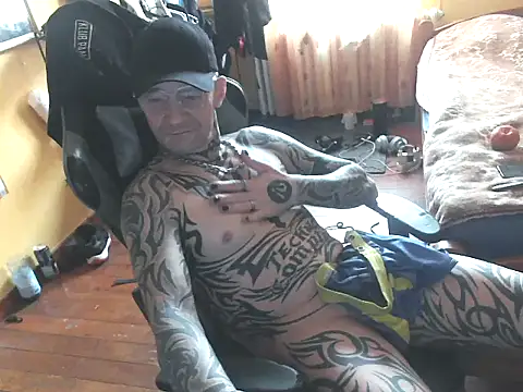 Snapshot of Tomi18cmm2 chatting on 04-05-26, 01:19 Tomi18cmm2 online show from 04-05-26, 01:19