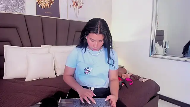 Sofi Perez  online show from 02-27-25, 11:20