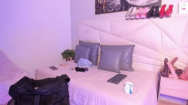 Sofi Perez  online show from 11-19-25, 11:10