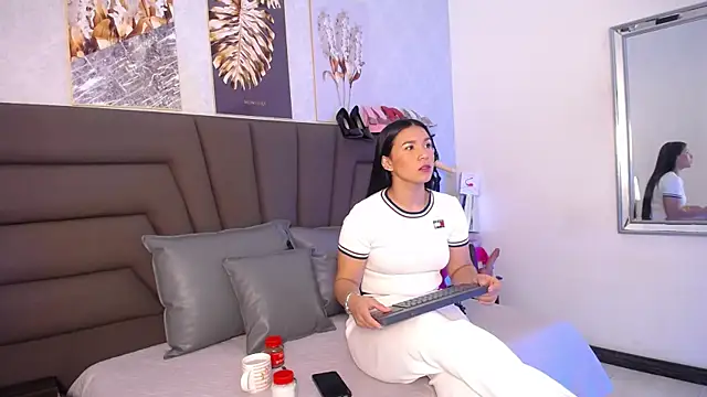 Sofi Perez  online show from 05-18-26, 11:16