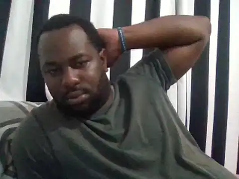 Snapshot of Bighood_T chatting on 12-23-24, 05:06 Bighood T online show from 12-23-24, 05:06