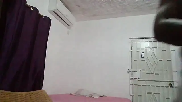 Snapshot of Bighood_T chatting on 10-16-25, 03:40 Bighood T online show from 10-16-25, 03:40