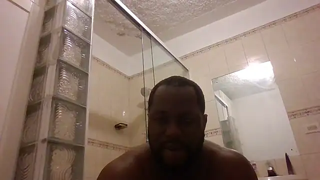 Snapshot of Bighood_T chatting on 12-15-25, 04:06 Bighood T online show from 12-15-25, 04:06