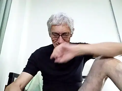 Snapshot of BIGUNCUTHARDCOCK chatting on 02-22-25, 02:30 BIGUNCUTHARDCOCK online show from 02-22-25, 02:30