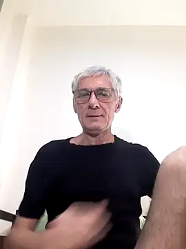 Snapshot of BIGUNCUTHARDCOCK chatting on 02-24-25, 11:21 BIGUNCUTHARDCOCK online show from 02-24-25, 11:21