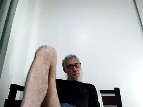 Snapshot of BIGUNCUTHARDCOCK chatting on 02-28-25, 01:05 BIGUNCUTHARDCOCK online show from 02-28-25, 01:05
