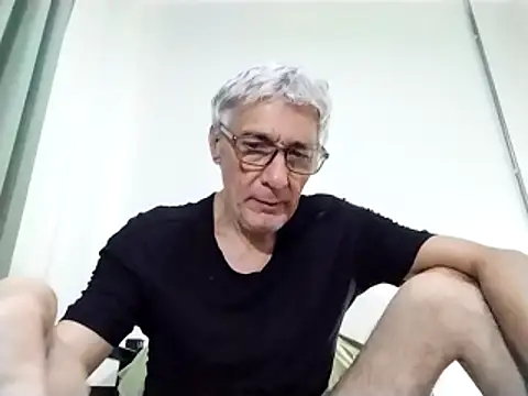 Snapshot of BIGUNCUTHARDCOCK chatting on 03-06-25, 01:37 BIGUNCUTHARDCOCK online show from 03-06-25, 01:37