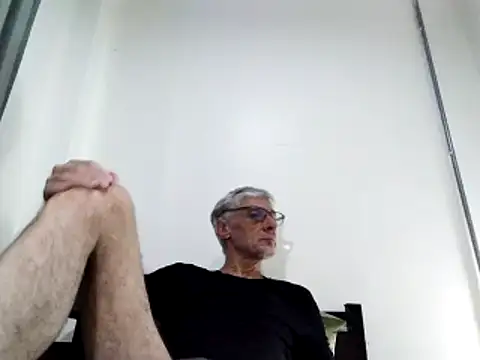 Snapshot of BIGUNCUTHARDCOCK chatting on 03-06-25, 10:52 BIGUNCUTHARDCOCK online show from 03-06-25, 10:52