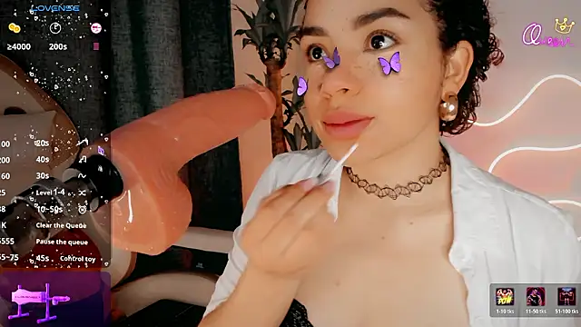 Snapshot of Queen_Deepthroat chatting on 03-09-26, 11:42 Queen Deepthroat online show from 03-09-26, 11:42