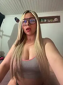 Snapshot of CristalGmez chatting on 10-23-25, 03:06 CristalGmez online show from 10-23-25, 03:06