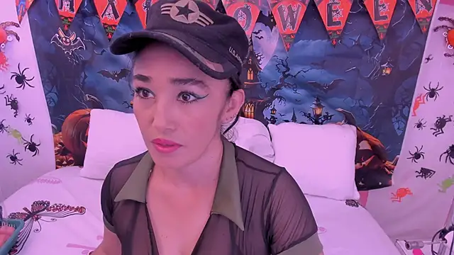 Snapshot of charlotte-11 chatting on 10-21-25, 02:51 charlotte-11 online show from 10-21-25, 02:51